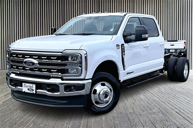 2026 Ford F-350 Super Duty Chassis Cab Lariat's photo