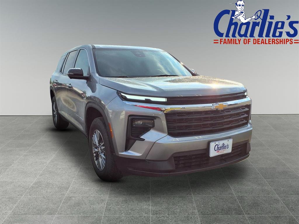 2024 Chevrolet Traverse LS photo 3