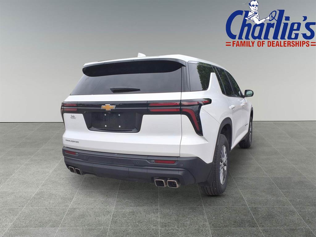 2024 Chevrolet Traverse LS photo 4