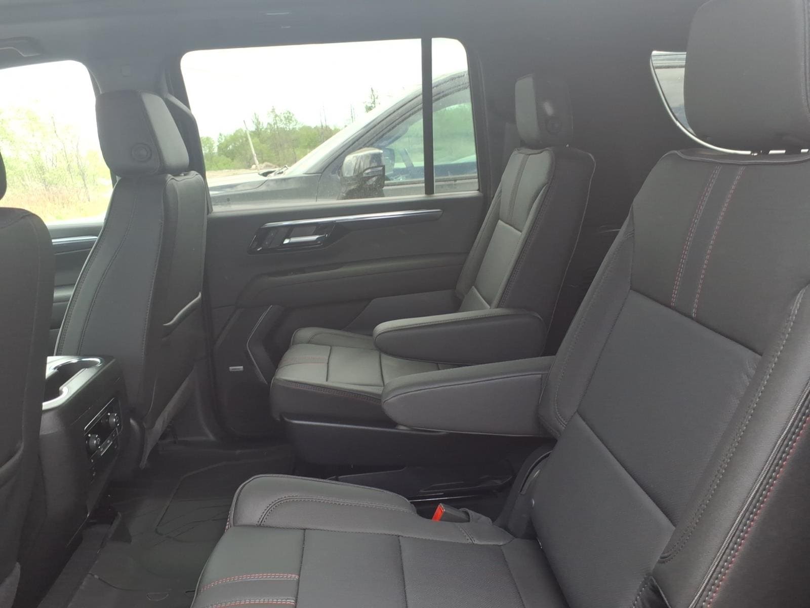 2026 Chevrolet Suburban RST - Photo 7