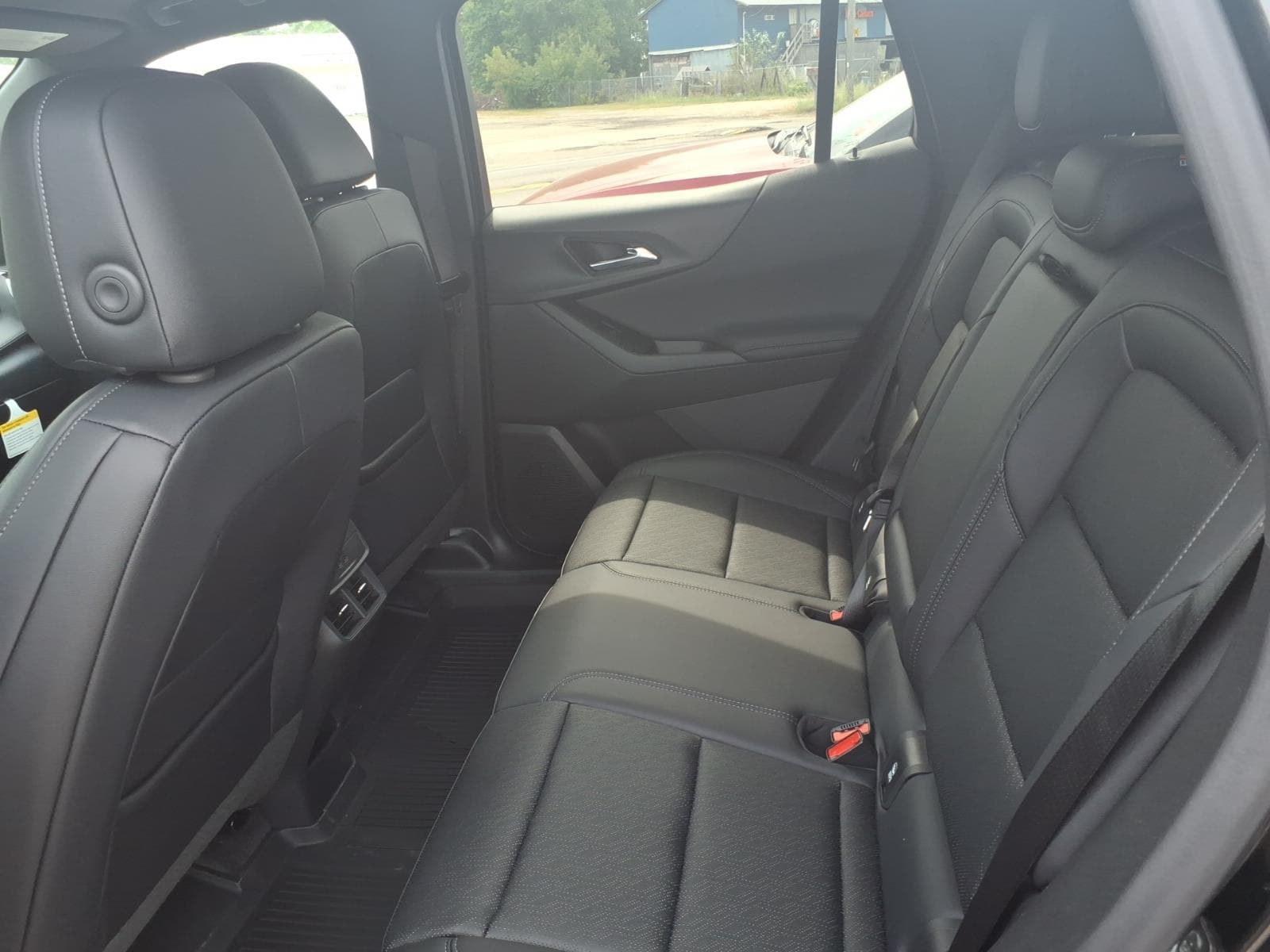 2027 Chevrolet Equinox LT - Photo 7
