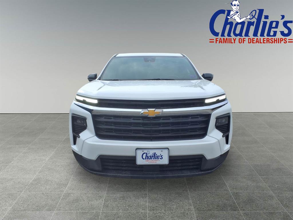 2024 Chevrolet Traverse LS photo 2