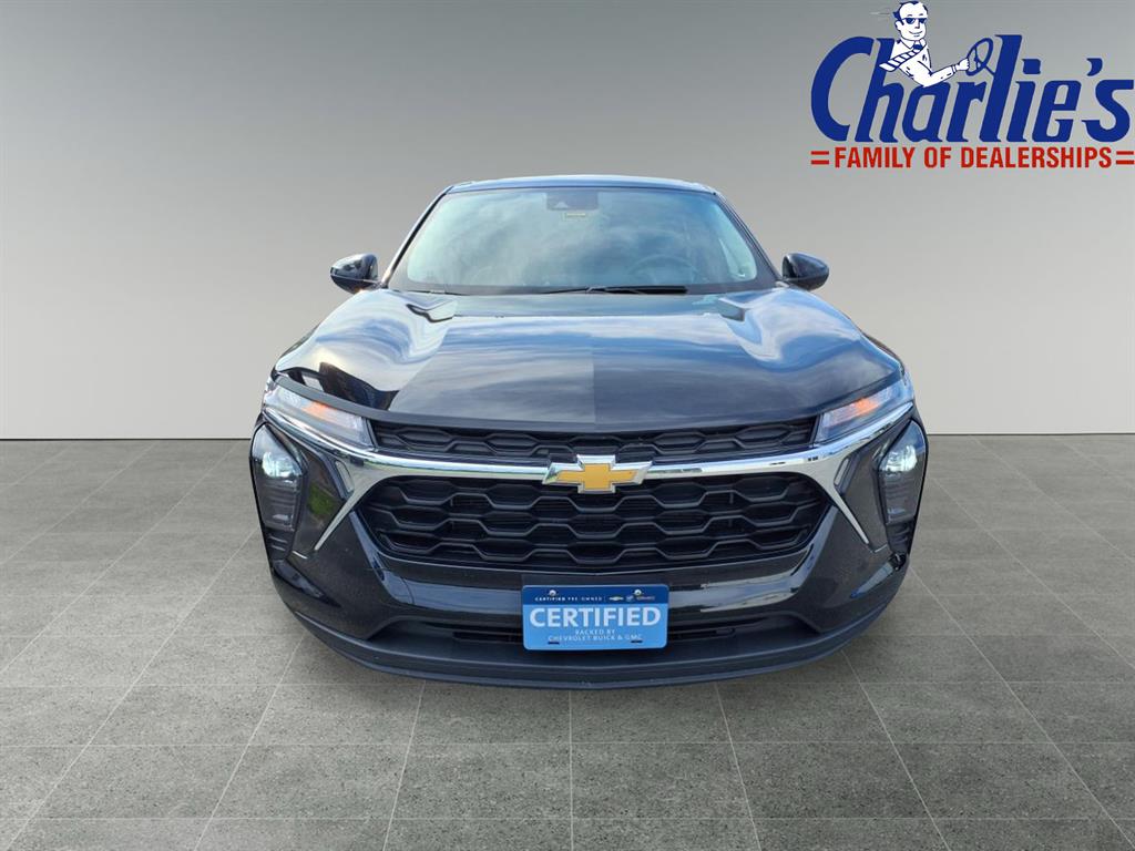2024 Chevrolet Trax LS photo 2
