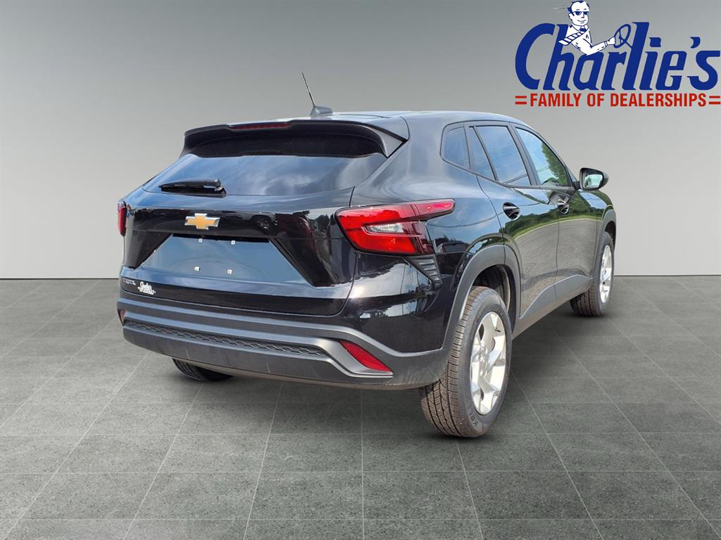 2024 Chevrolet Trax LS photo 4