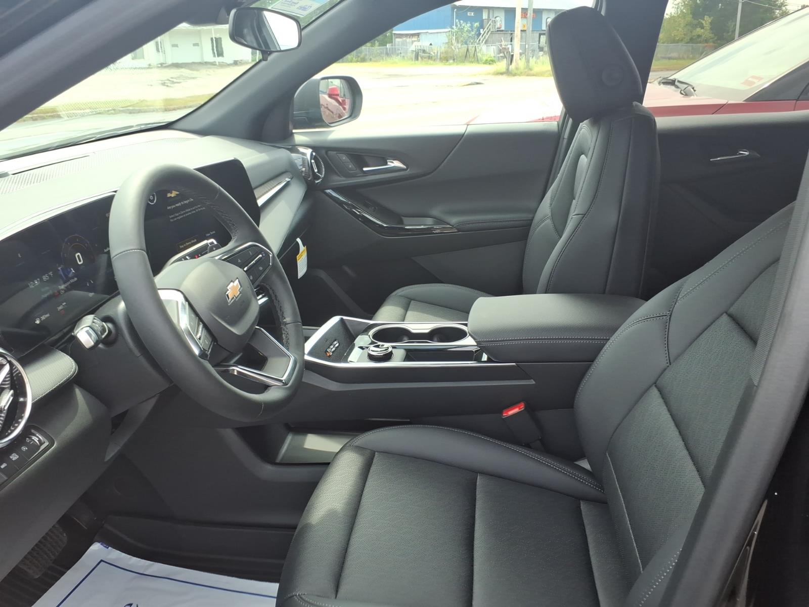2027 Chevrolet Equinox LT - Photo 6