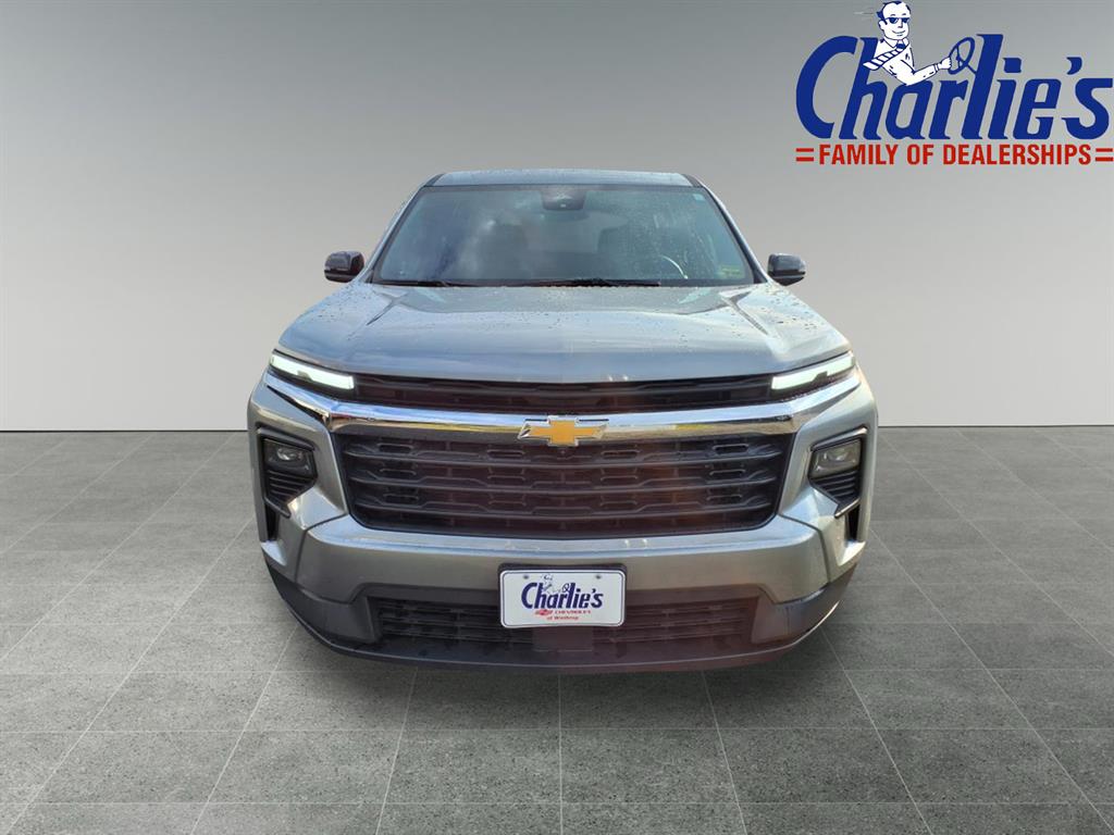 2024 Chevrolet Traverse LS photo 2