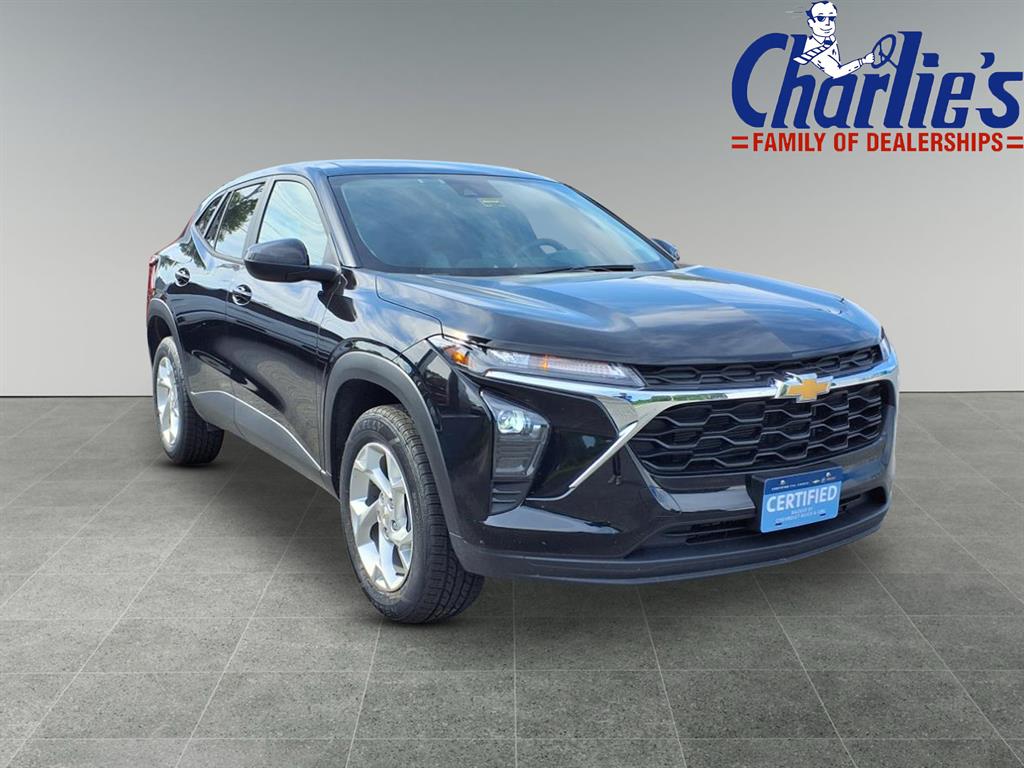 2024 Chevrolet Trax LS photo 3