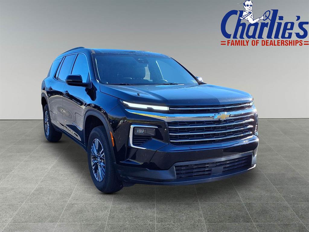 2025 Chevrolet Traverse photo 2
