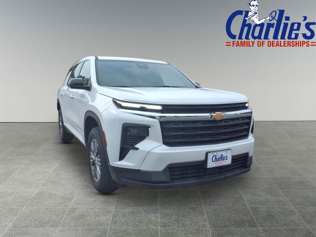2024 Chevrolet Traverse LS photo 3