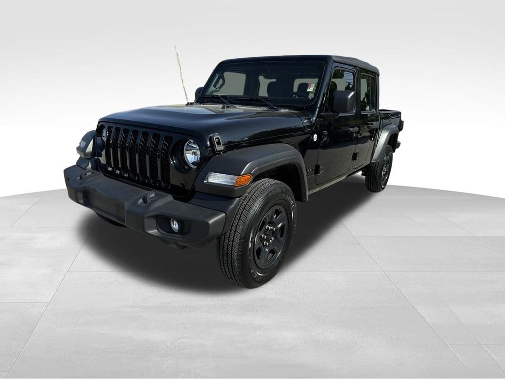 Used 2021 Jeep Gladiator Sport with VIN 1C6HJTAG5ML522793 for sale in Maumee, OH