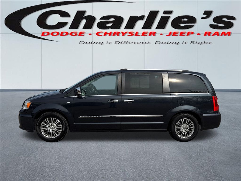 2014 Chrysler Town & Country Van 