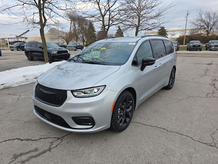 2026 Chrysler Pacifica SELECT Passenger Van