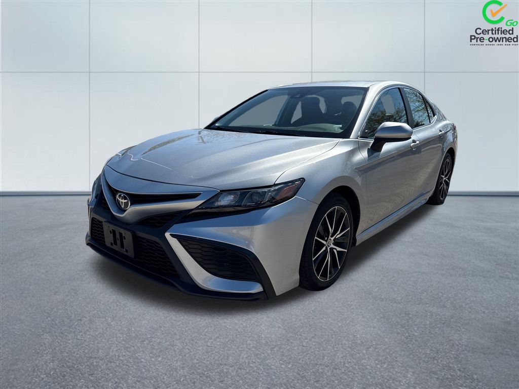 2021 Toyota Camry SE photo 2