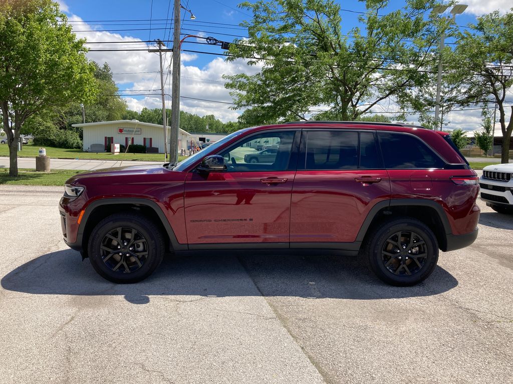 2026 Jeep Grand Cherokee Laredo - Photo 3