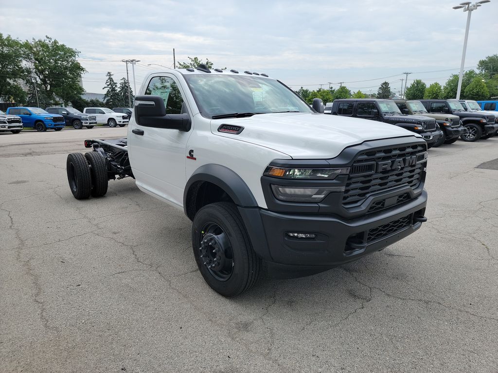 2025 Ram 5500 Tradesman photo 3