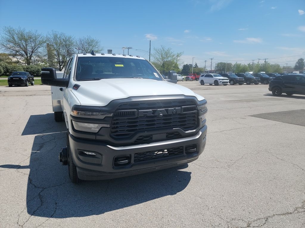 New 2025 Ram 3500 Chassis Cab 3500 TRADESMAN CREW CAB CHASSIS 4X4 60' CA Pickup