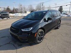 2026 Chrysler Pacifica SELECT AWD Passenger Van