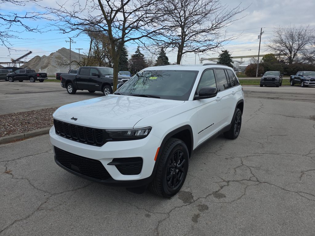 2025 Jeep Grand Cherokee Altitude's photo