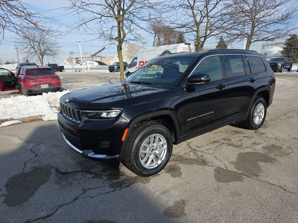 2025 Jeep Grand Cherokee L Laredo's photo