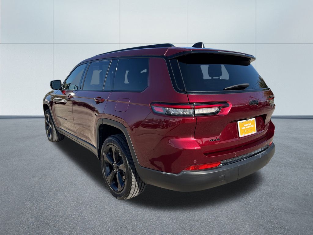 2023 Jeep Grand Cherokee Laredo Altitude photo 3