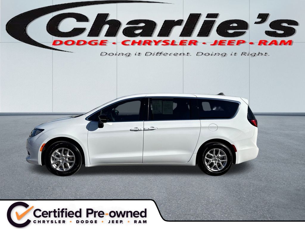 2025 Chrysler Voyager LX