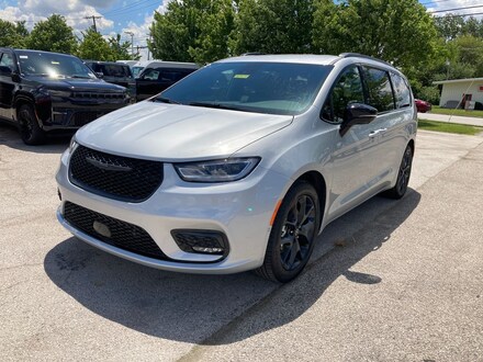 2026 Chrysler Pacifica SELECT Passenger Van