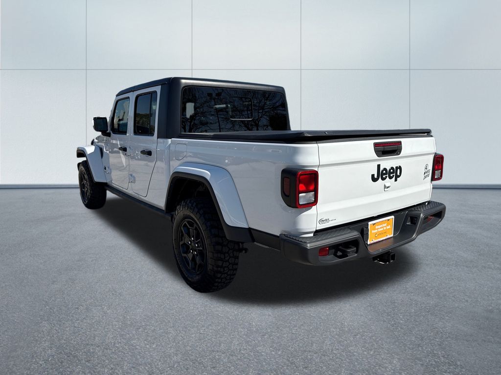 2021 Jeep Gladiator Willys photo 3