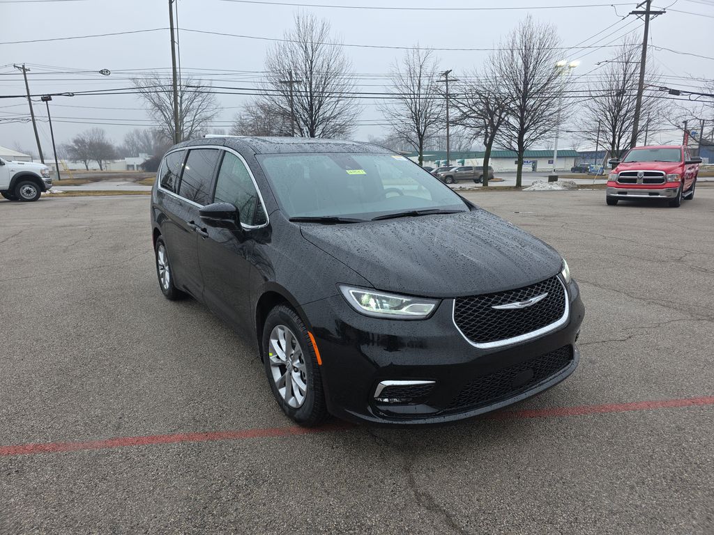 2026 Chrysler Pacifica Passenger Van 