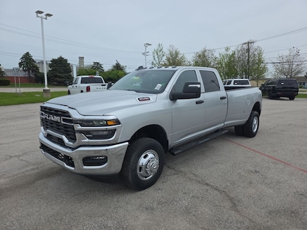 2026 Ram 3500 TRADESMAN CREW CAB 4X4 8' BOX Pickup