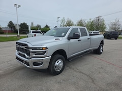 2026 Ram 3500 TRADESMAN CREW CAB 4X4 8' BOX Pickup