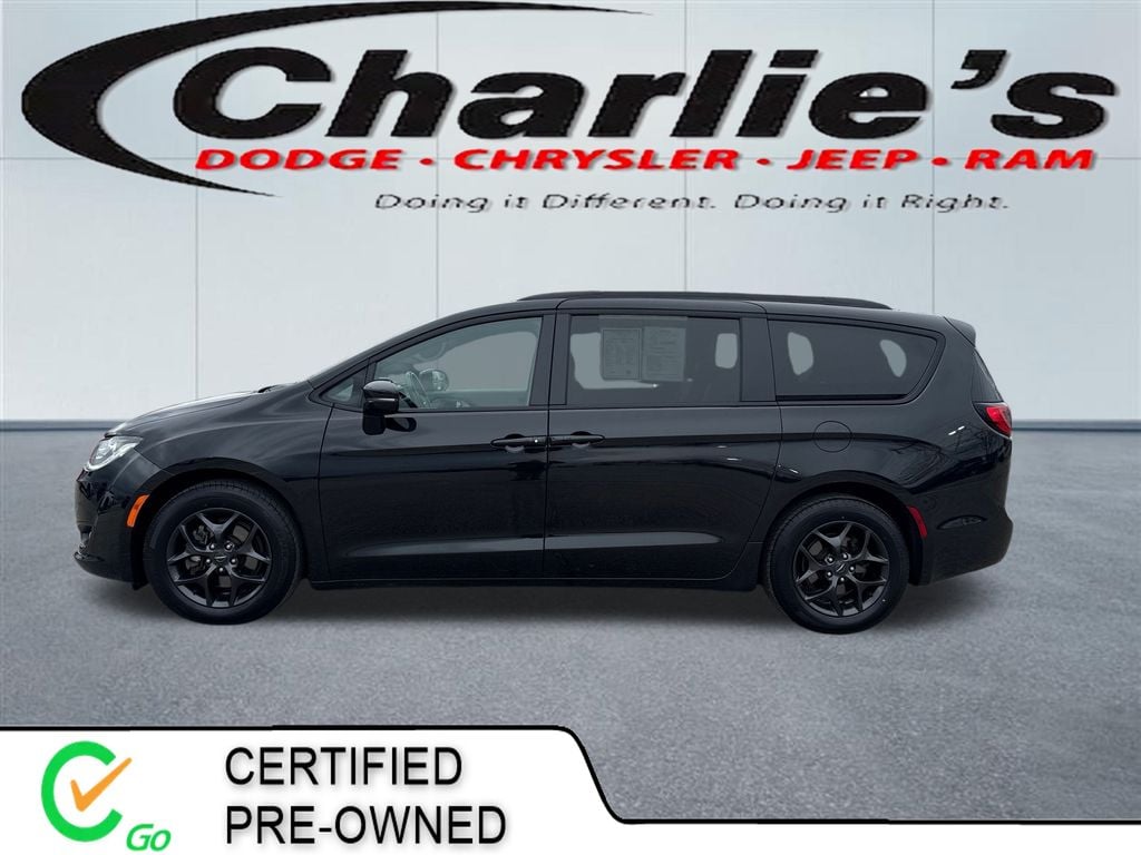 2020 Chrysler Pacifica Limited's photo