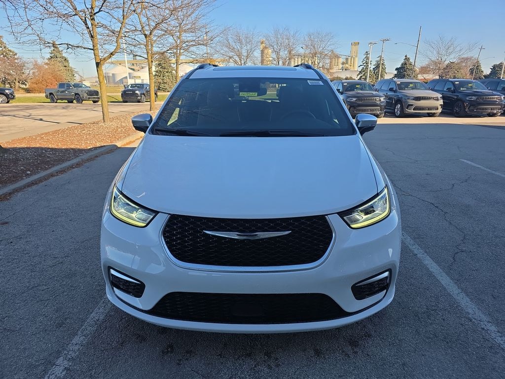 New 2026 Chrysler Pacifica PINNACLE Passenger Van