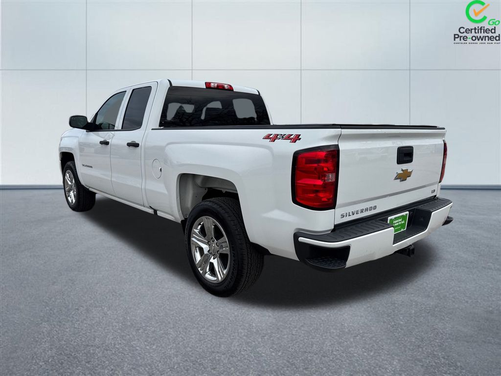 2019 Chevrolet Silverado 1500 Custom photo 3