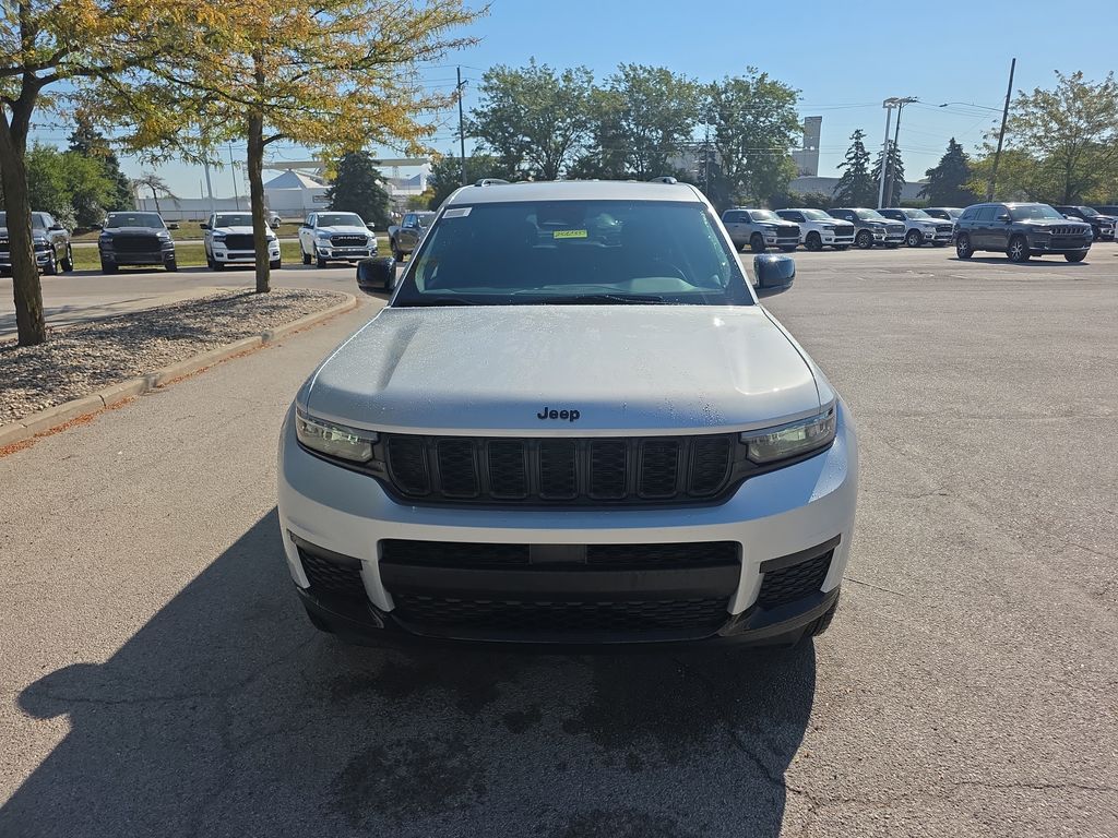 2025 Jeep Grand Cherokee Altitude photo 2