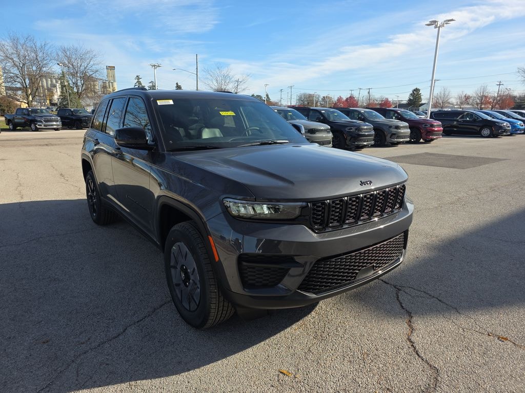 New 2025 Jeep Grand Cherokee ALTITUDE 4X4 Sport Utility