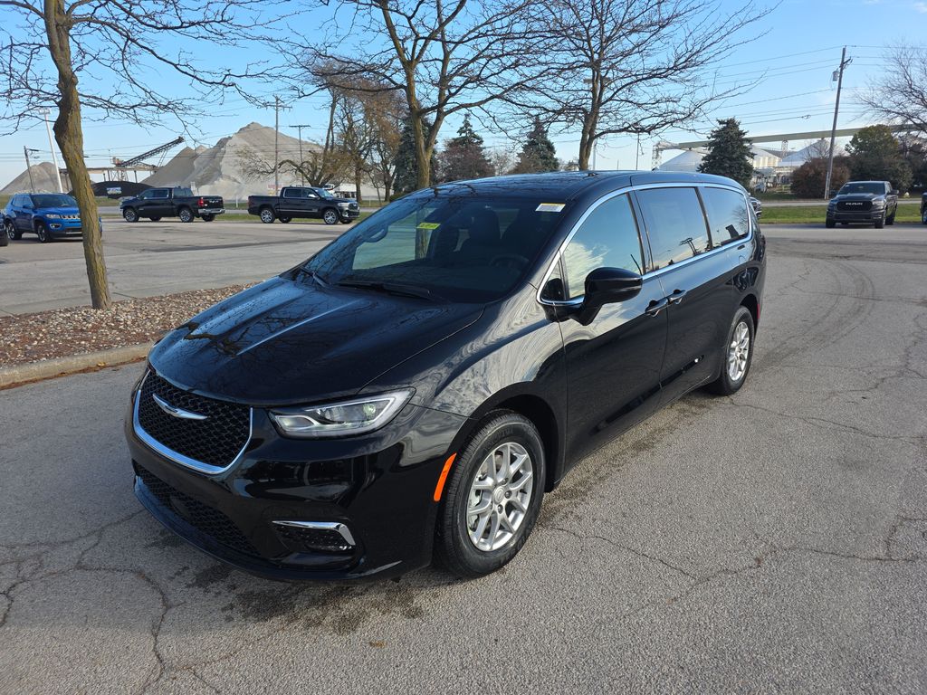 2026 Chrysler Pacifica Passenger Van 