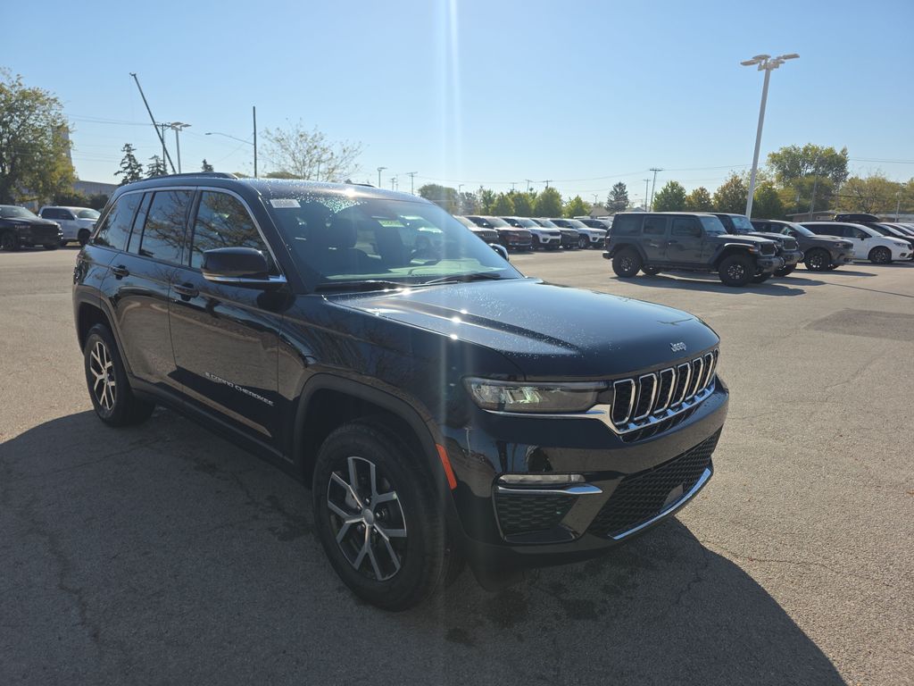 2025 Jeep Grand Cherokee Limited photo 3