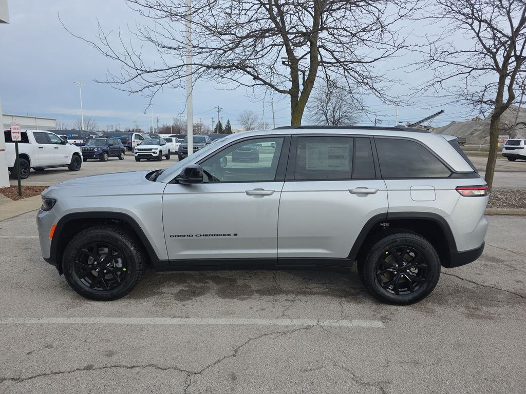 2026 Jeep Grand Cherokee Laredo - Photo 4