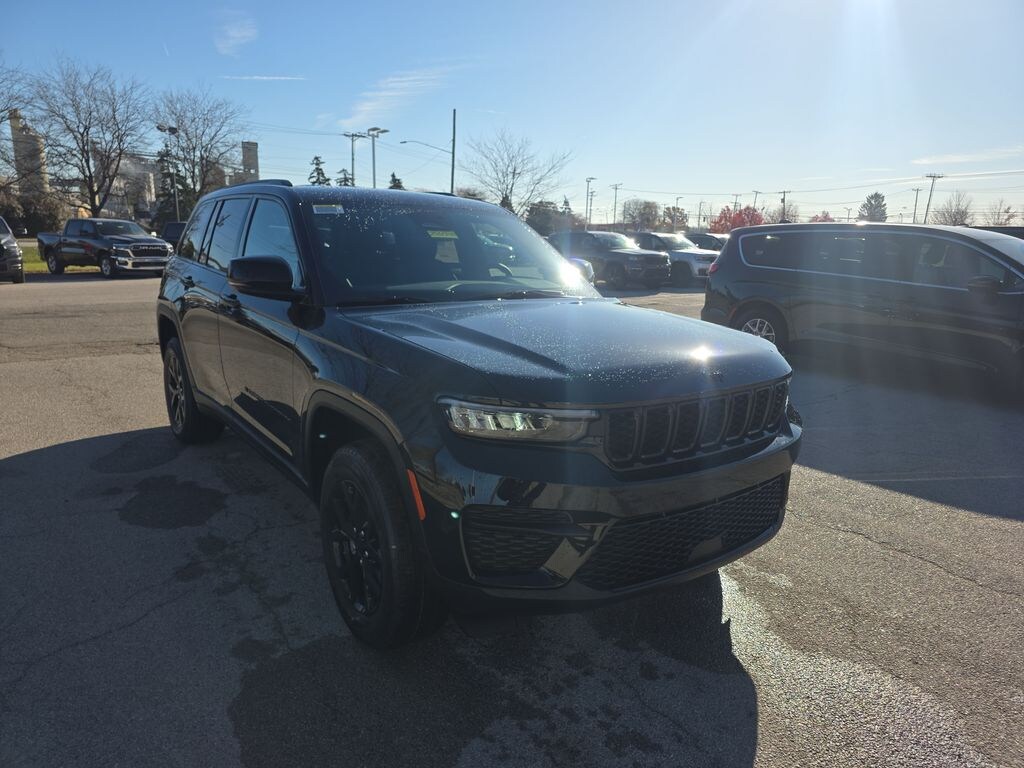New 2025 Jeep Grand Cherokee ALTITUDE 4X4 Sport Utility