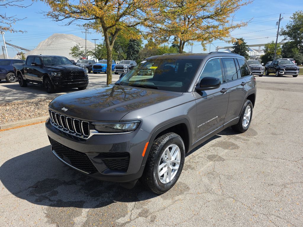 2025 Jeep Grand Cherokee Laredo's photo