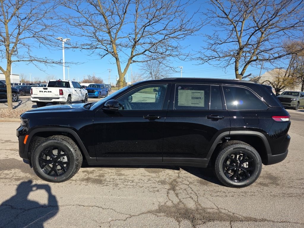 New 2025 Jeep Grand Cherokee ALTITUDE 4X4 Sport Utility