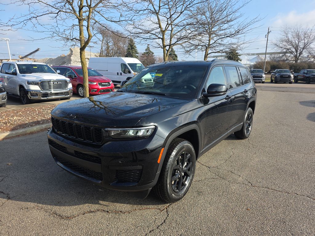 2025 Jeep Grand Cherokee L Altitude's photo