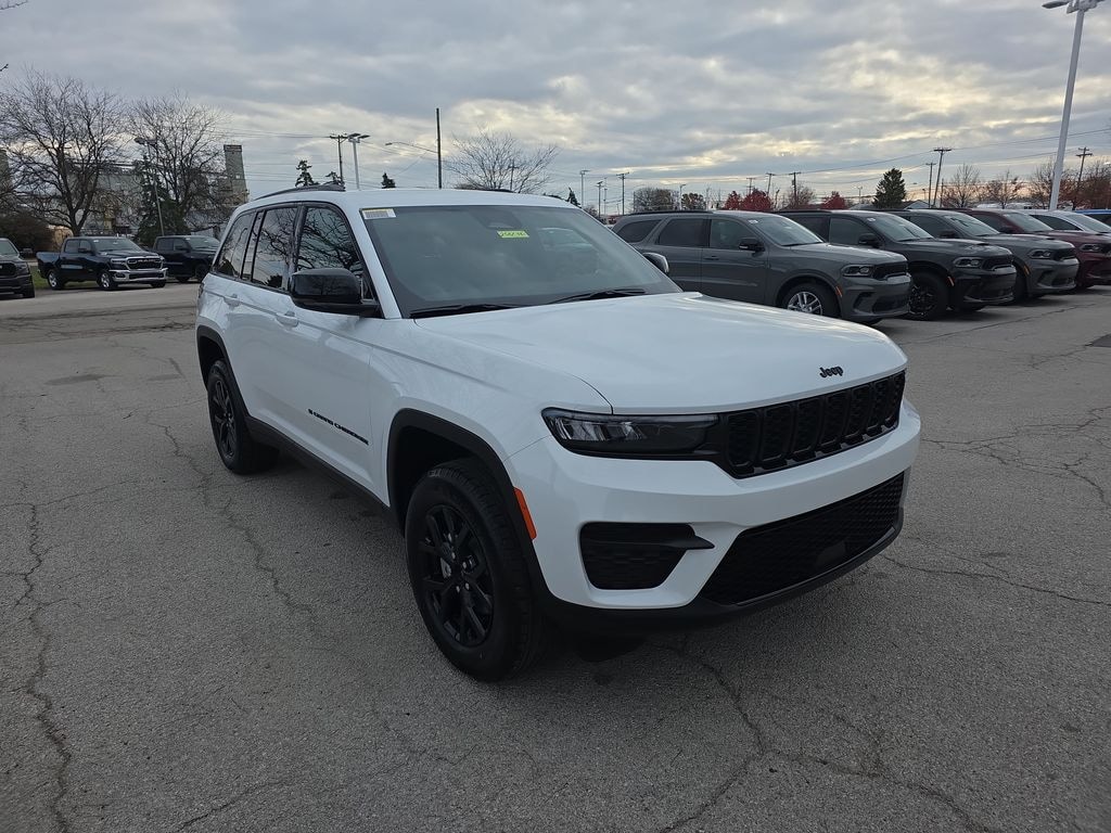 New 2025 Jeep Grand Cherokee ALTITUDE 4X4 Sport Utility