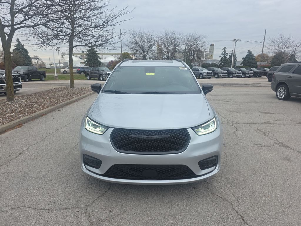 New 2026 Chrysler Pacifica LIMITED Passenger Van