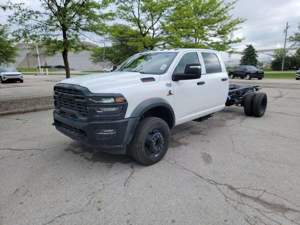 New 2025 Ram 5500 Chassis Cab 5500 TRADESMAN CHASSIS CREW CAB 4X4 84' CA Pickup