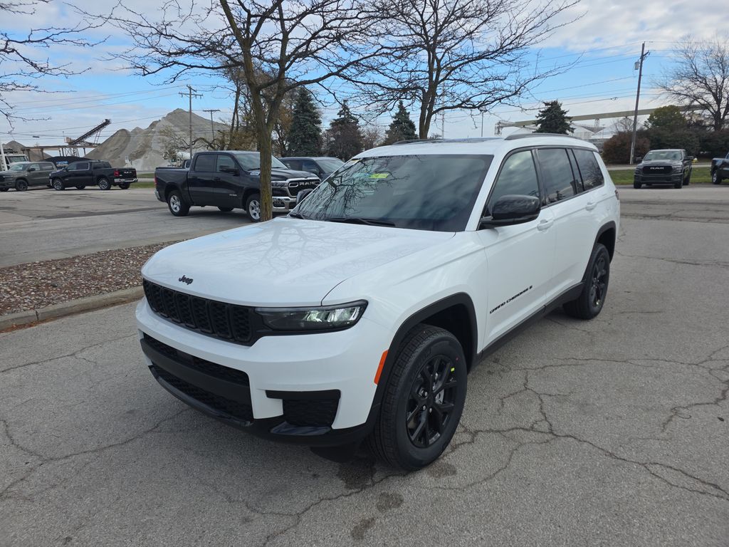 2025 Jeep Grand Cherokee L Altitude's photo