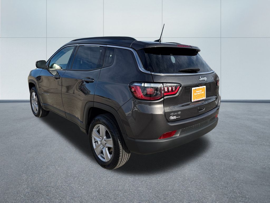 2022 Jeep Compass Latitude photo 3