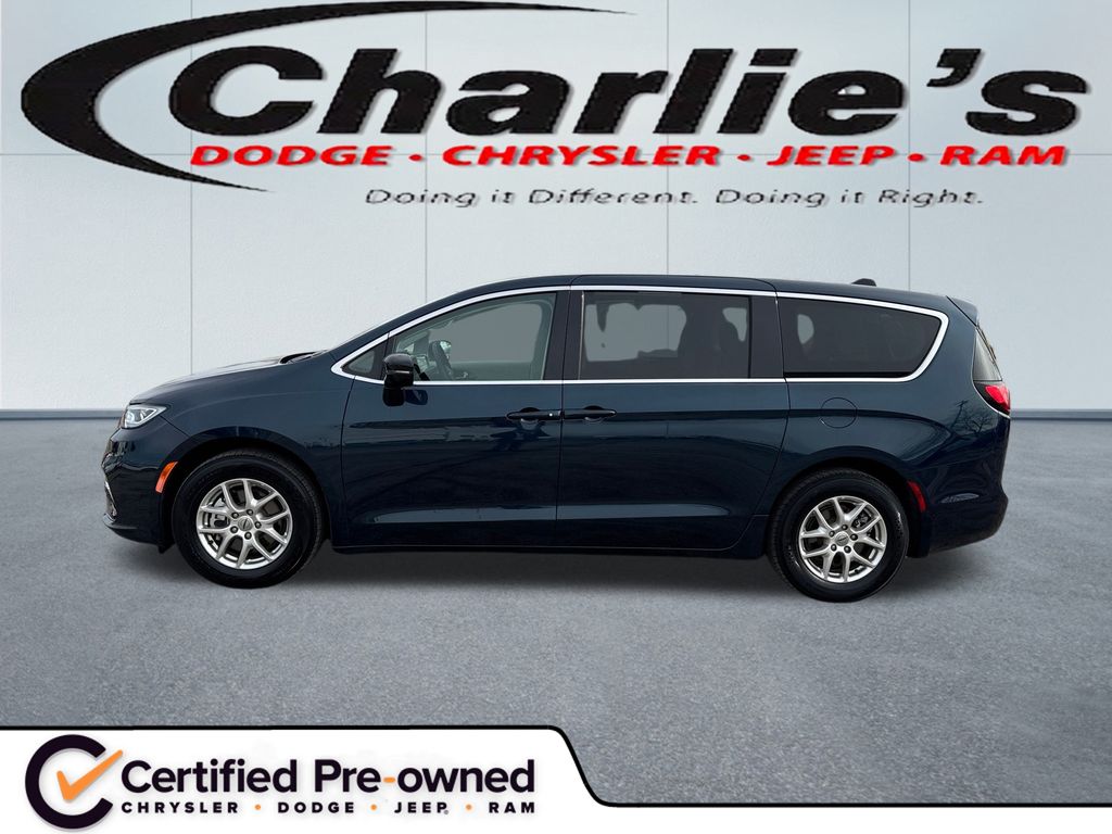2024 Chrysler Pacifica Van Passenger Van 
