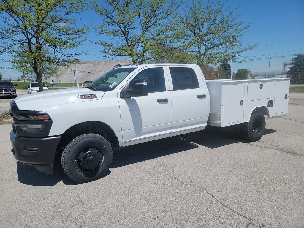 New 2025 Ram 3500 Chassis Cab 3500 TRADESMAN CREW CAB CHASSIS 4X4 60' CA Pickup