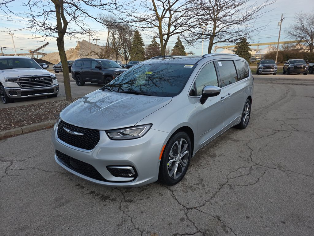 2026 Chrysler Pacifica Pinnacle's photo